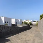 Mariola Villa *